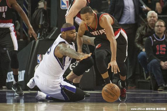 至少两位V 至少两位V